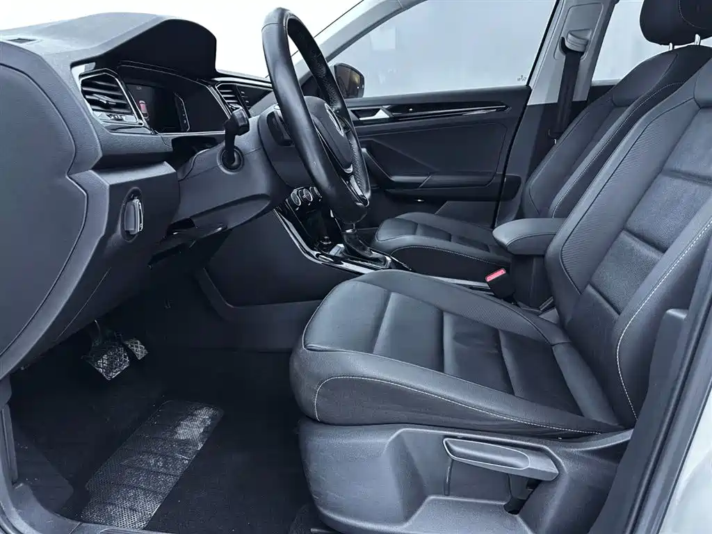 Volkswagen T-Roc 2021 — фото 13