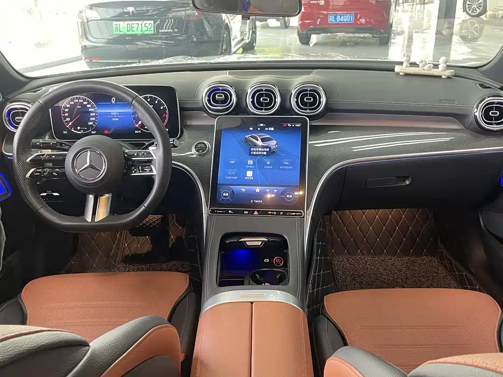 Mercedes-Benz C-Class 2024 — фото 10