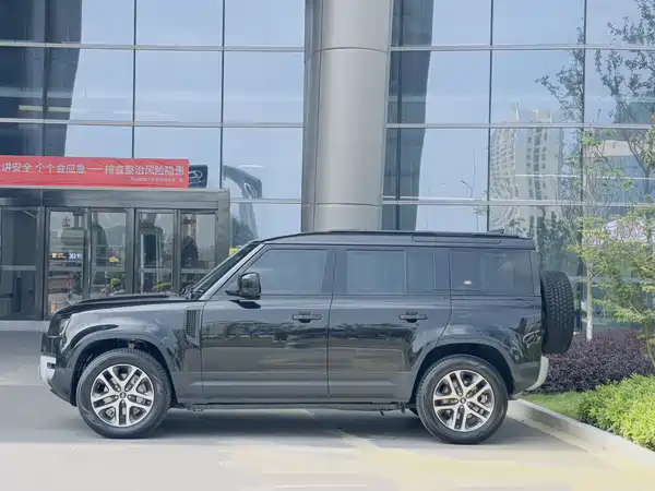 Land Rover Defender 2021