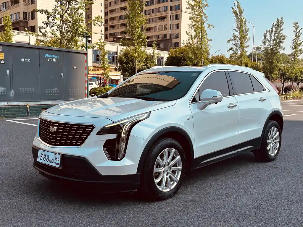 Cadillac XT4 2022 — фото 1