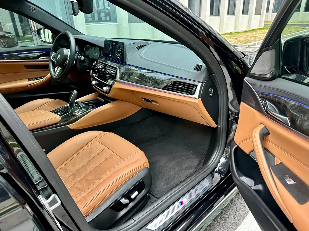BMW 5 Series 2018 — фото 7