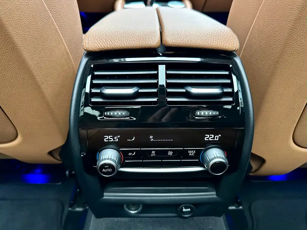BMW 5 Series 2018 — фото 9