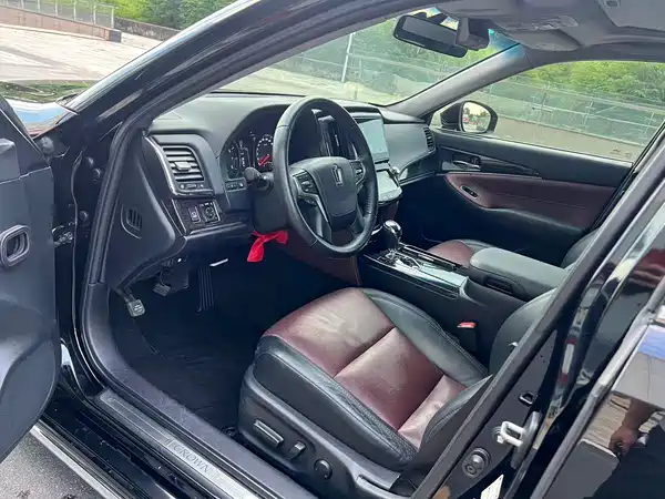 Toyota Crown 2019