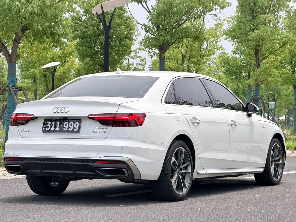 Audi A4L 2022 — фото 11