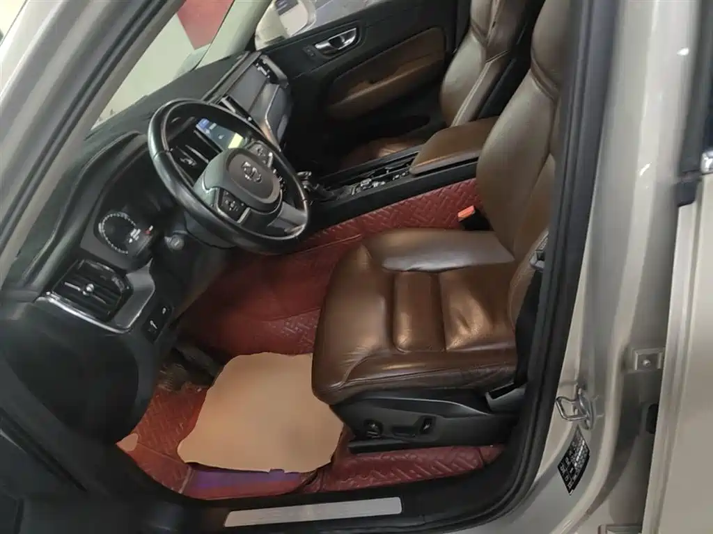 Volvo XC60 2020 — фото 15