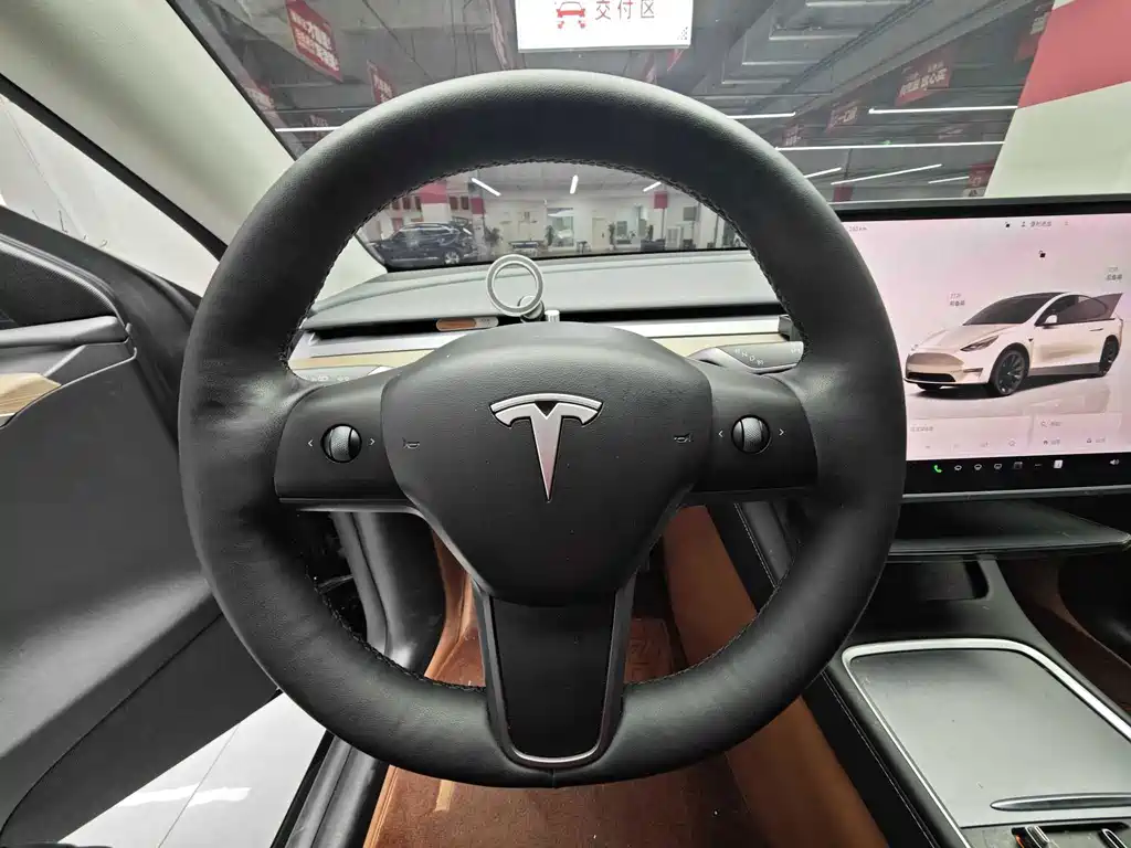 Tesla Model Y 2023 — фото 7