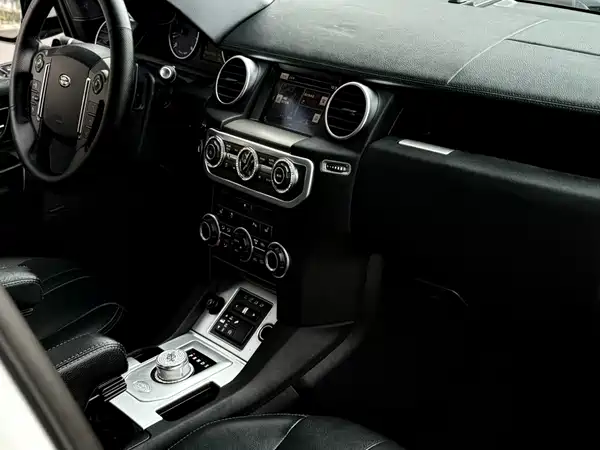 Land Rover Discovery 2015