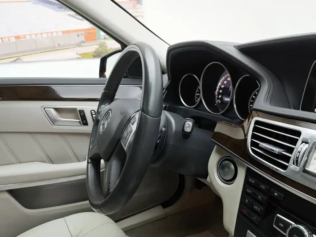 Mercedes-Benz E-Class 2015 — фото 22