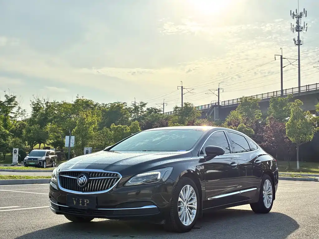 Buick LaCrosse 2019 — фото 1
