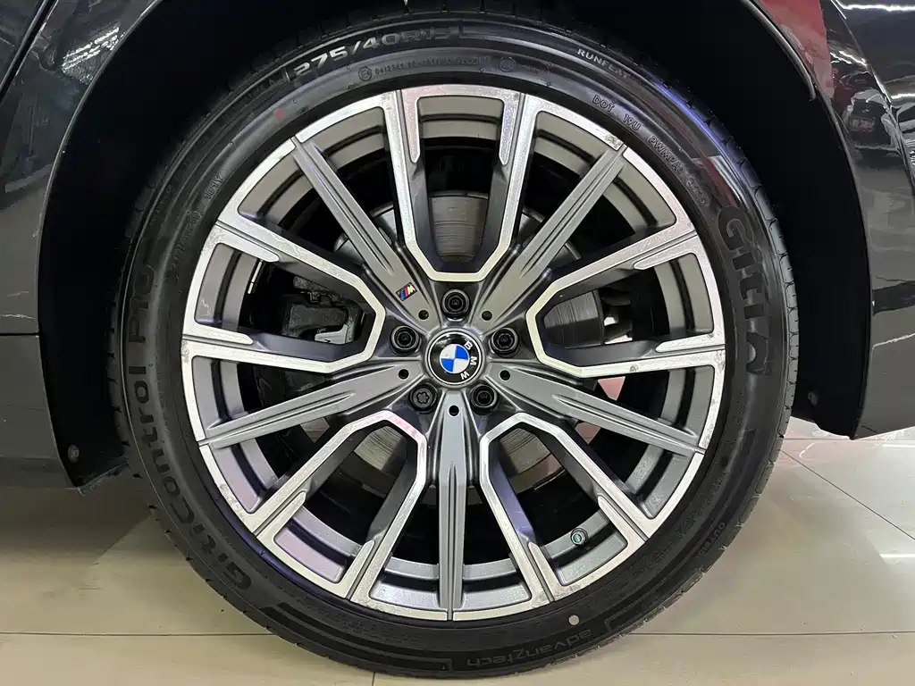 BMW 7 Series 2018 — фото 16