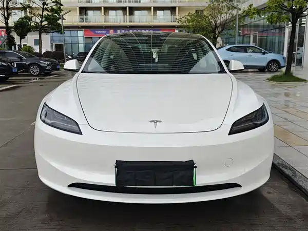 Tesla Model 3 2024