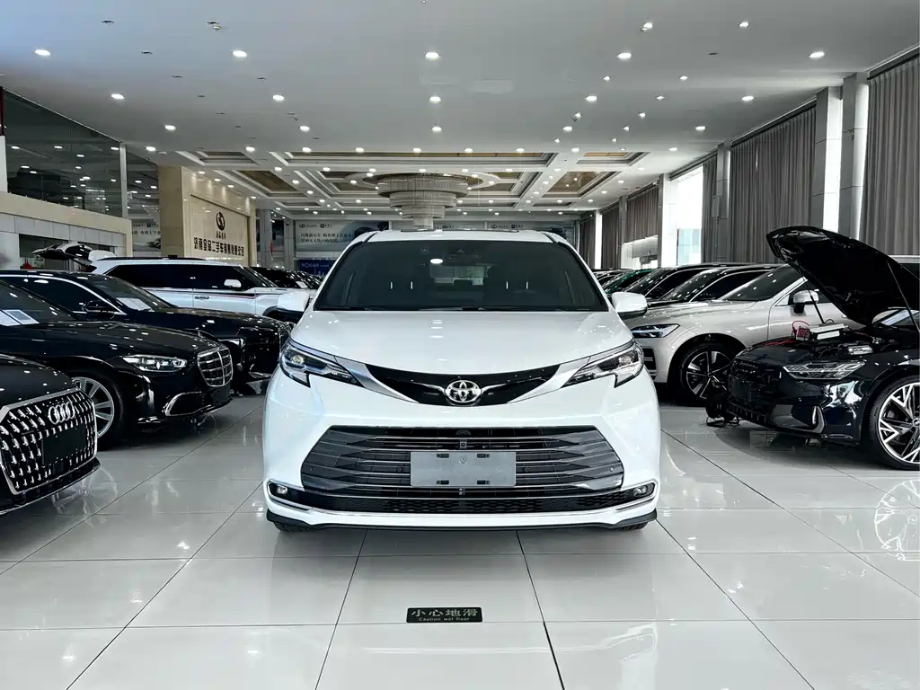 Toyota Sienna 2025