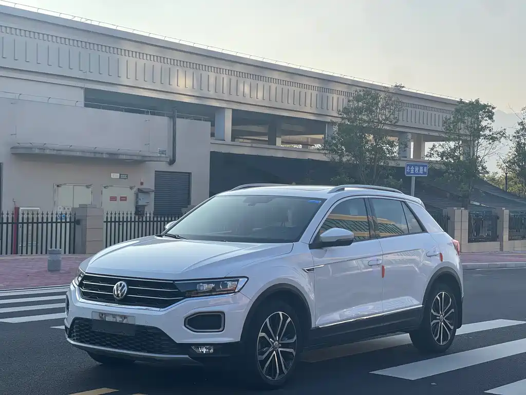 Volkswagen T-Roc 2019 — фото 1
