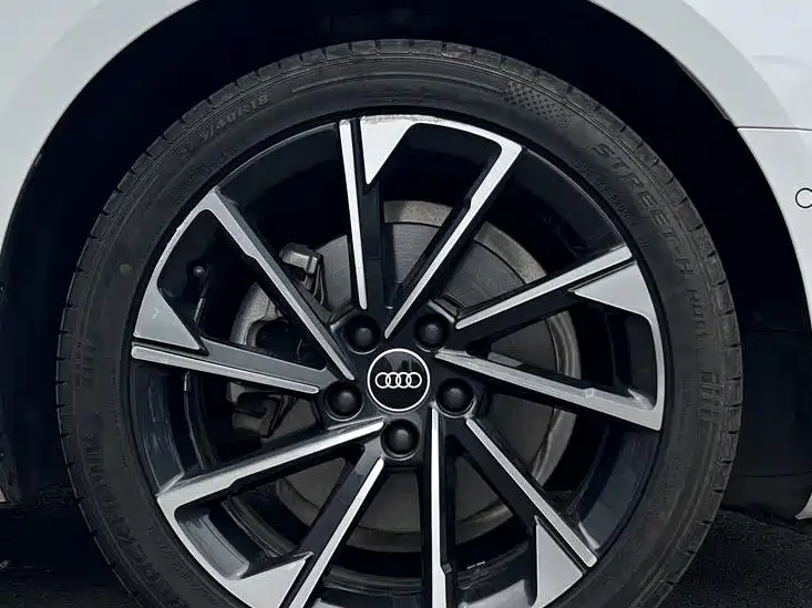 Audi A4L 2022 — фото 15