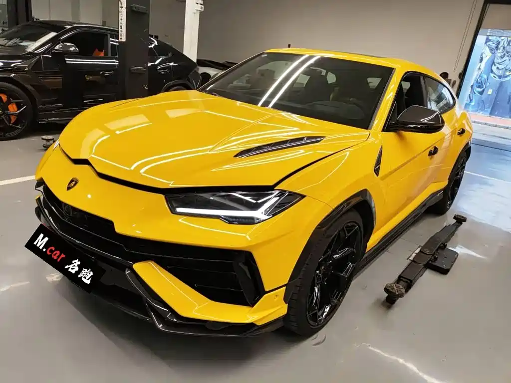 Lamborghini Urus 2022 — фото 1