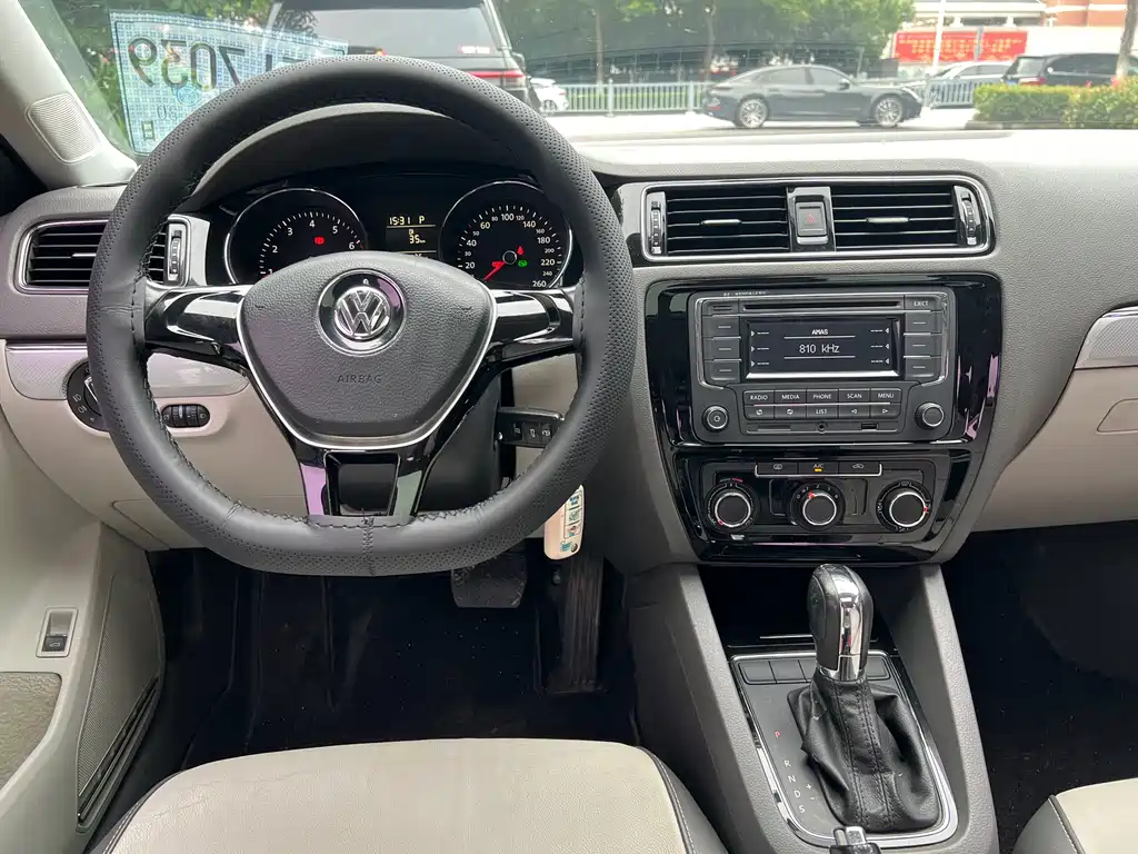 Volkswagen Sagitar 2015 — фото 10