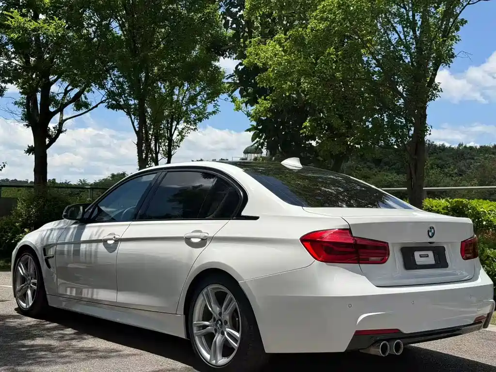 BMW 3 Series 2018 — фото 9