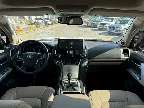 Toyota Land Cruiser 2012