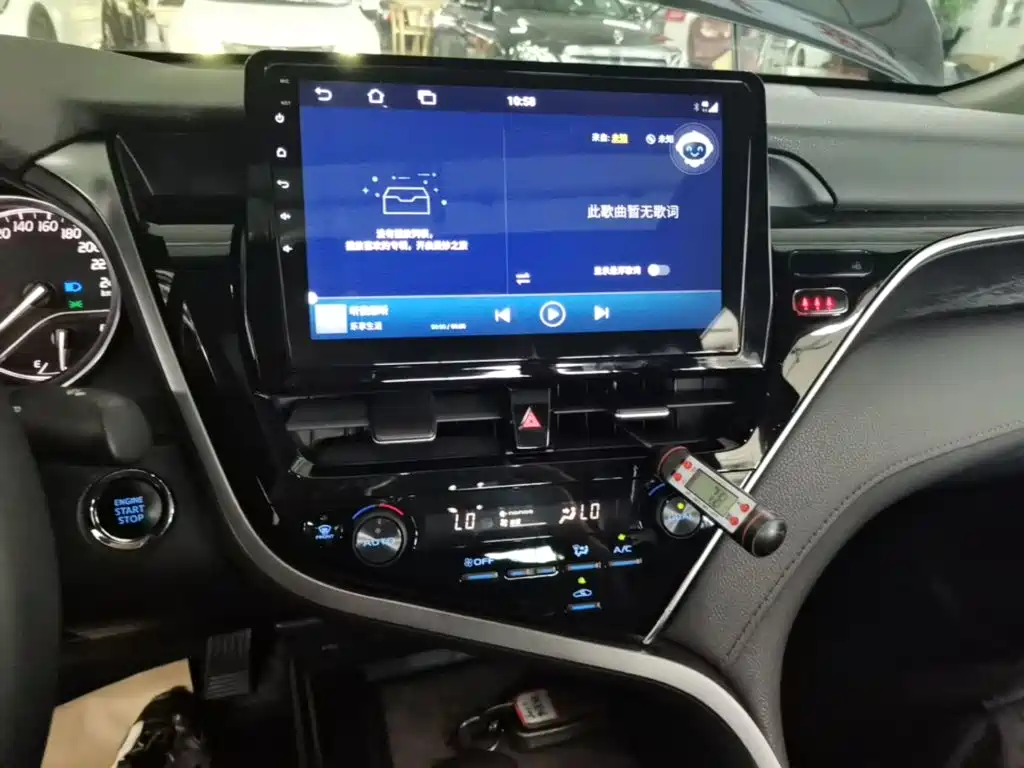 Toyota Camry 2022 — фото 13