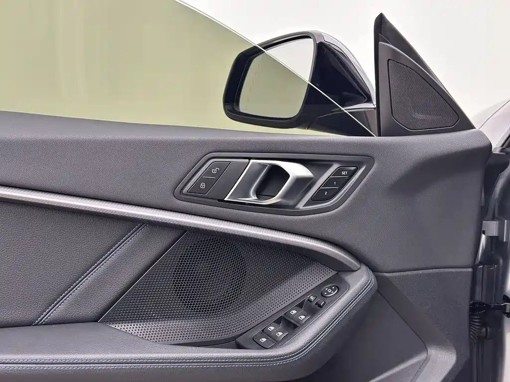 BMW 2 Series 2025 — фото 13