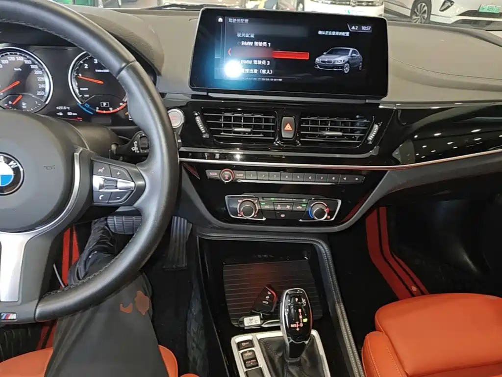 BMW 1 Series 2023 — фото 10