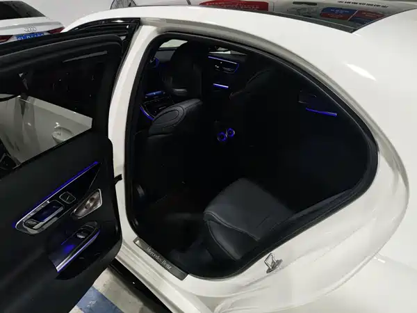 Mercedes-Benz C-Class 2024