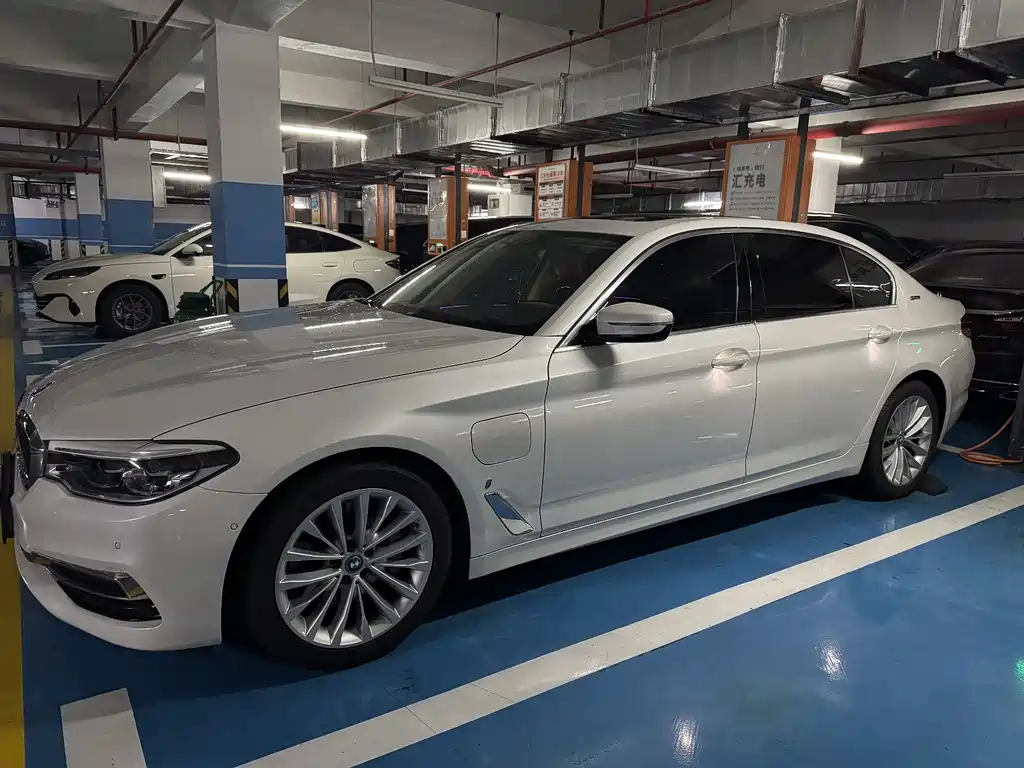 BMW 5 Series New Energy 2019 — фото 2