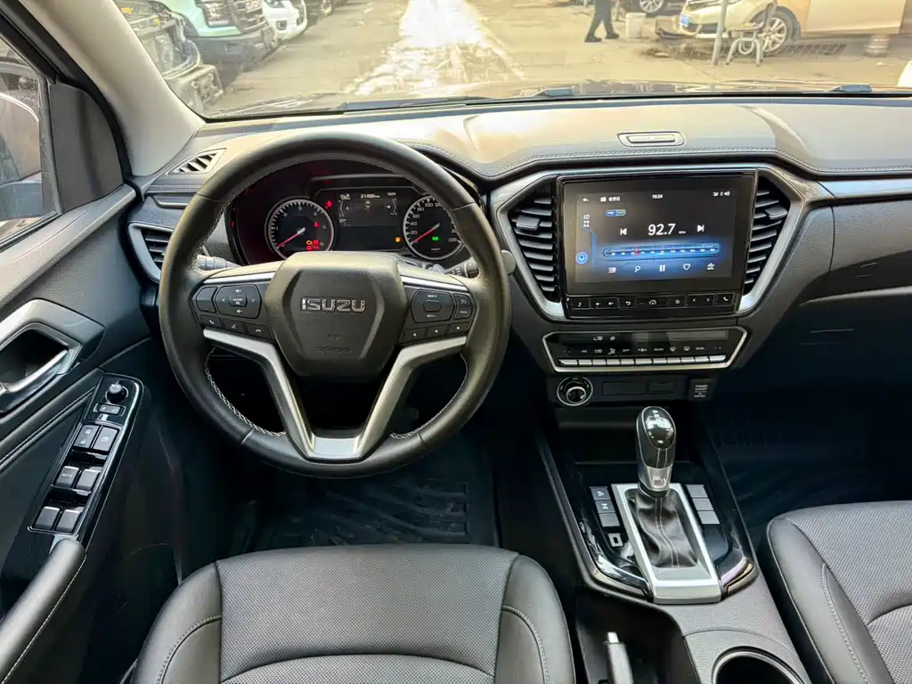Isuzu D-MAX 2023 — фото 12