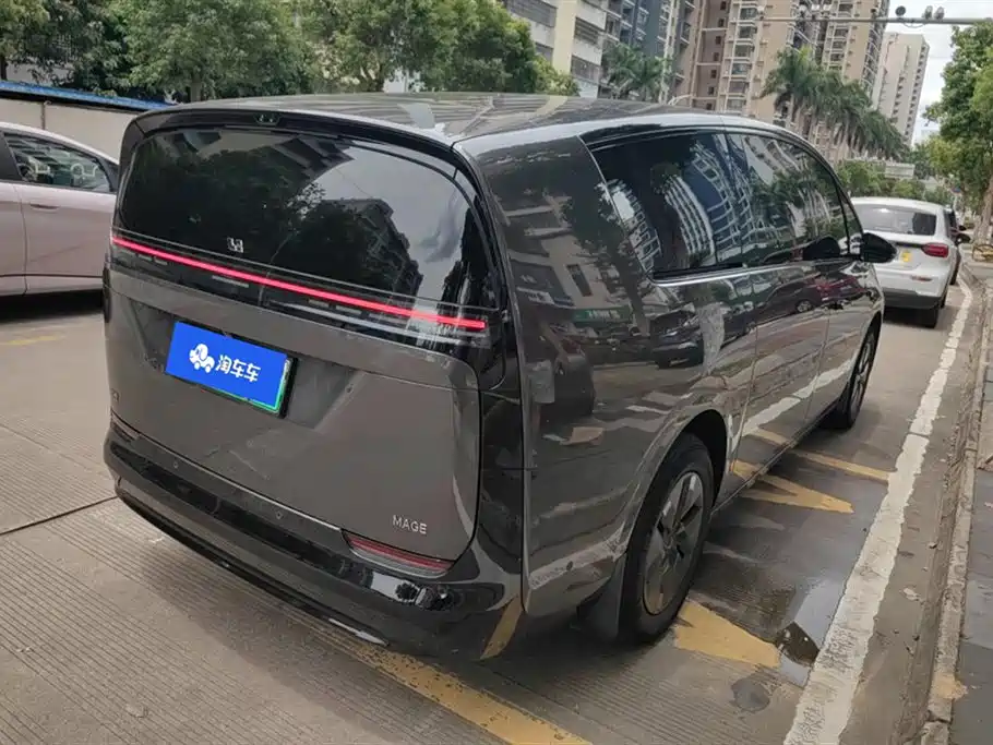 Li Auto Li MEGA 2025