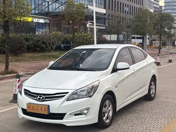 Hyundai Accent 2015