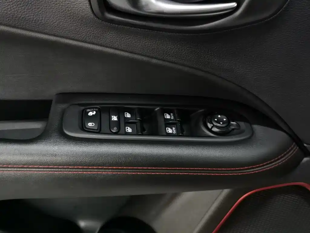 Jeep Compass 2017 — фото 9