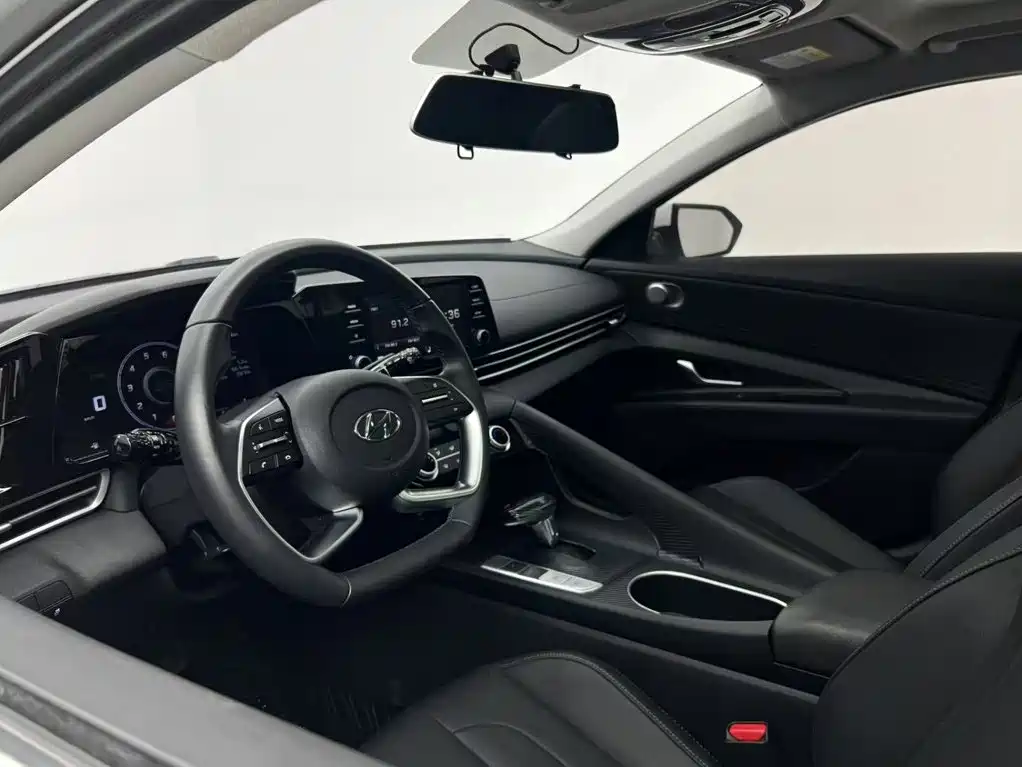 Hyundai Elantra 2022 — фото 20