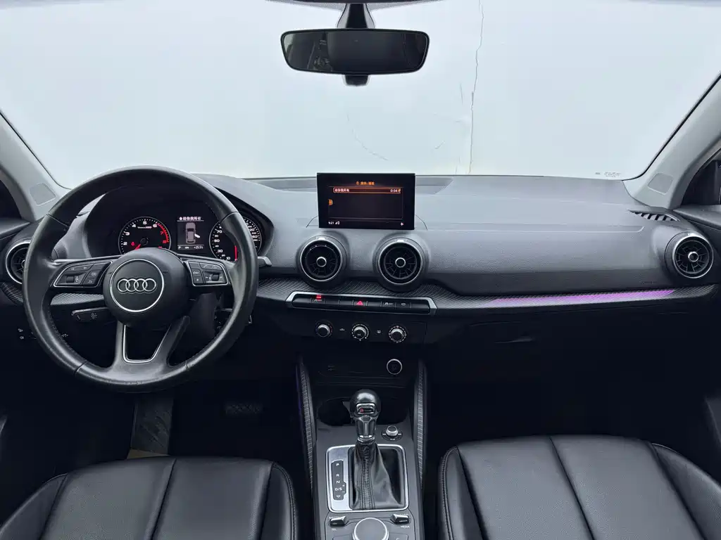 Audi Q2L 2019