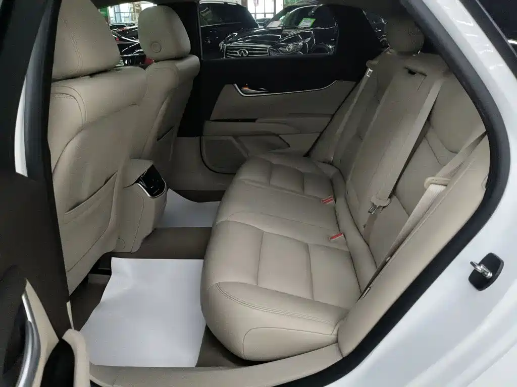Cadillac XTS 2017 — фото 10