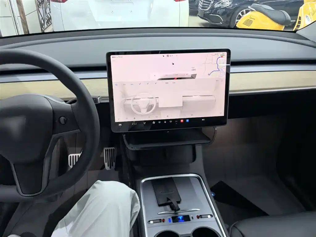 Tesla Model Y 2023 — фото 10