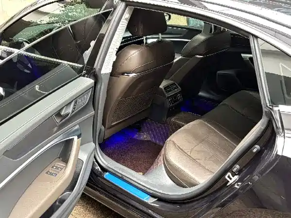 Audi A7L 2024
