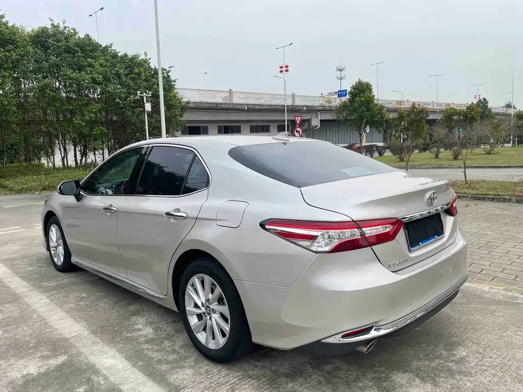 Toyota Camry 2023 — фото 12