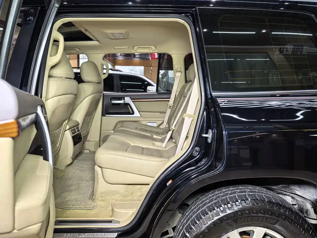 Toyota Land Cruiser 2017 — фото 19