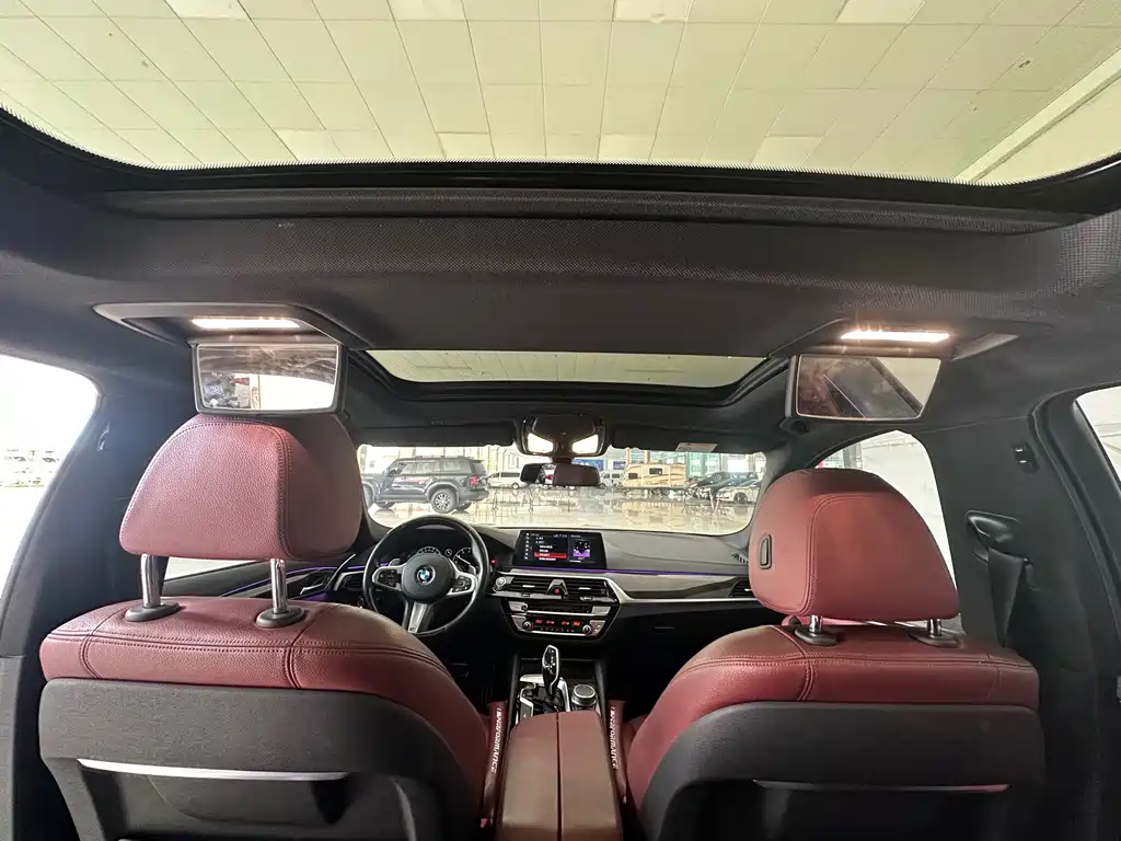 BMW 5 Series 2019 — фото 16