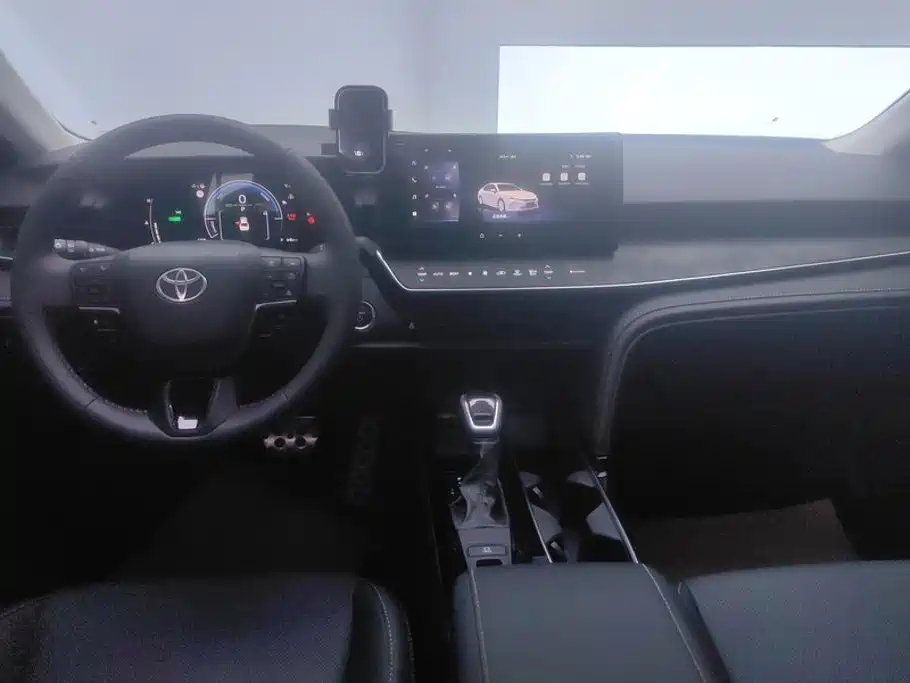 Toyota Camry 2025 — фото 12