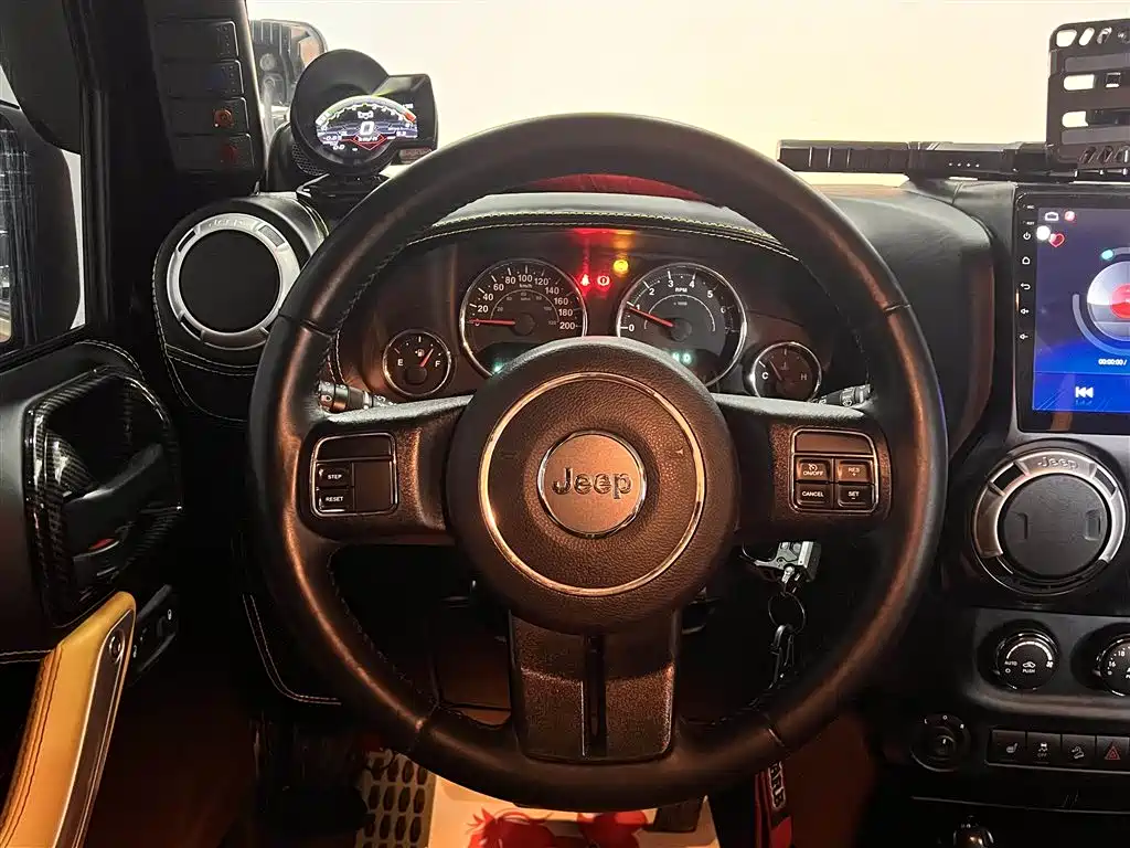 Jeep Wrangler 2014 — фото 10