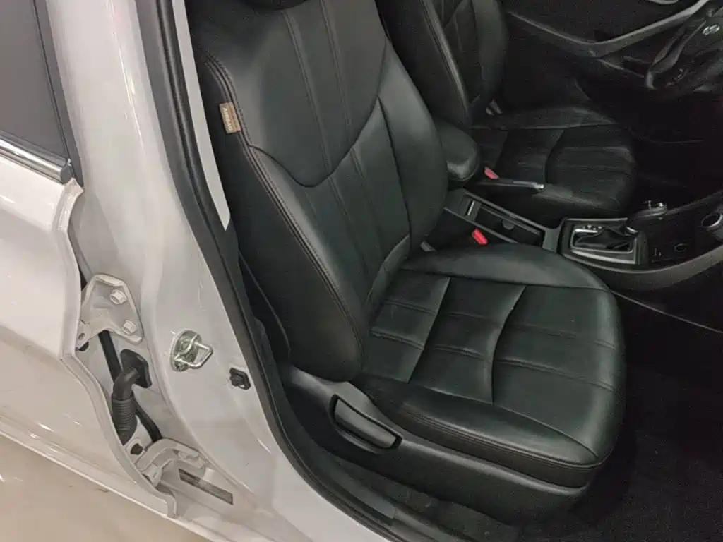Hyundai Elantra 2016 — фото 25