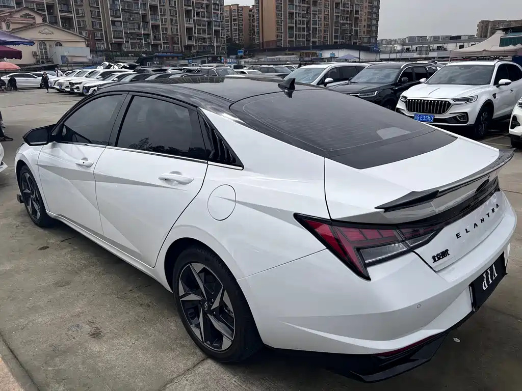 Hyundai Elantra 2020 — фото 16