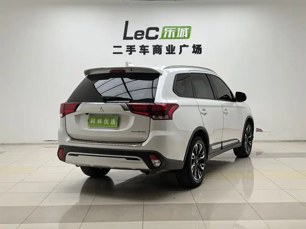 Mitsubishi Outlander 2020 — фото 6