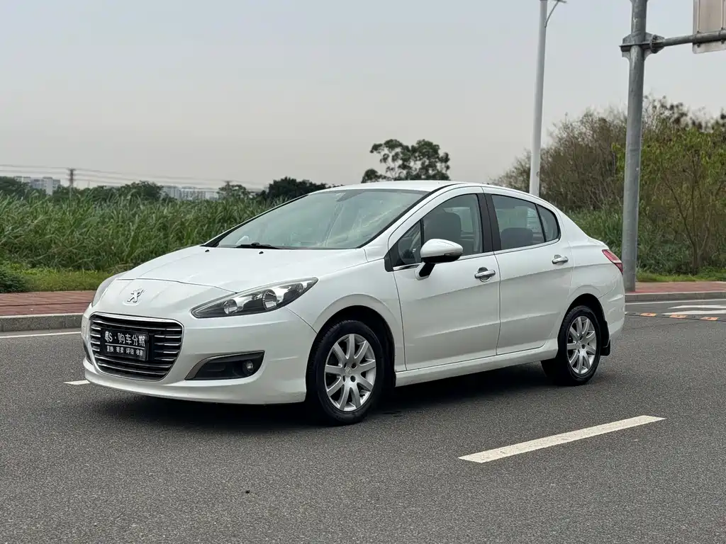 Peugeot 308 2015 — фото 1