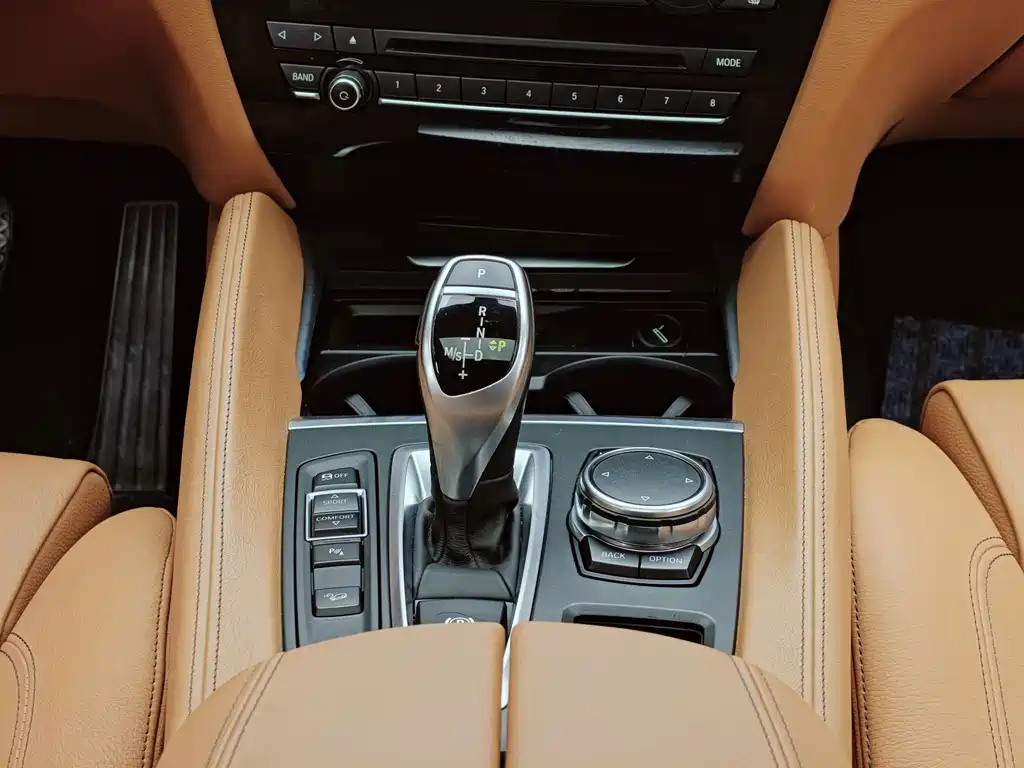 BMW X6 2017 — фото 19
