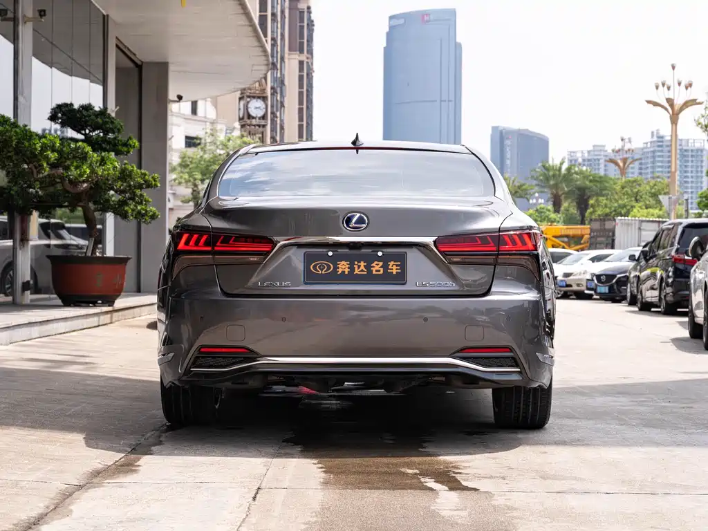 Lexus LS 2021