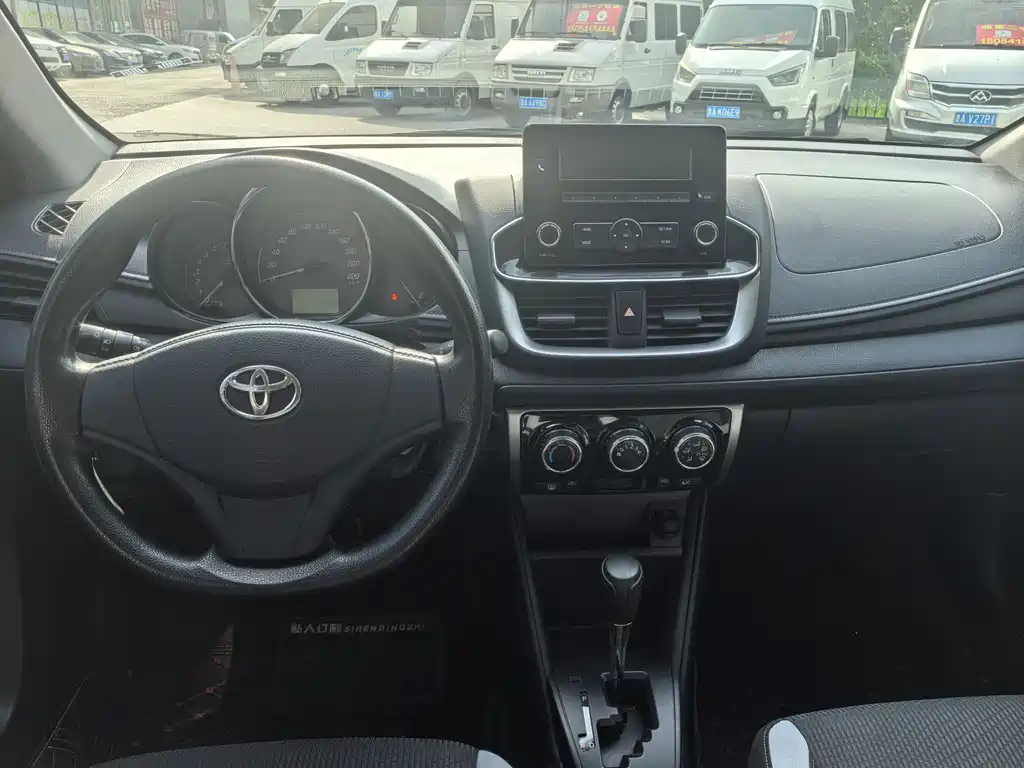 Toyota Yaris L 2020 — фото 9
