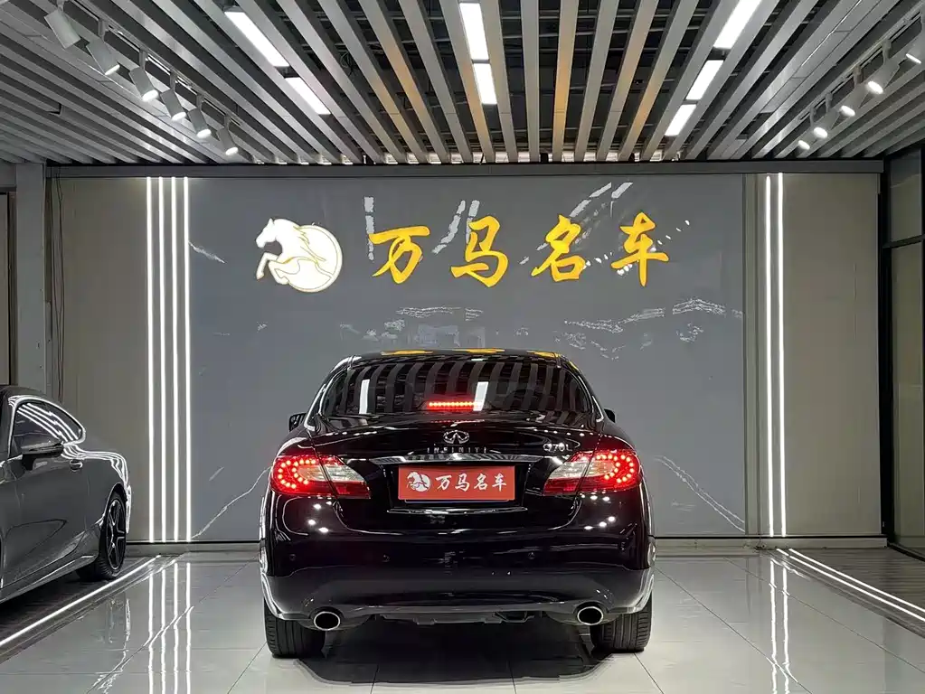 Infiniti Q70 2013