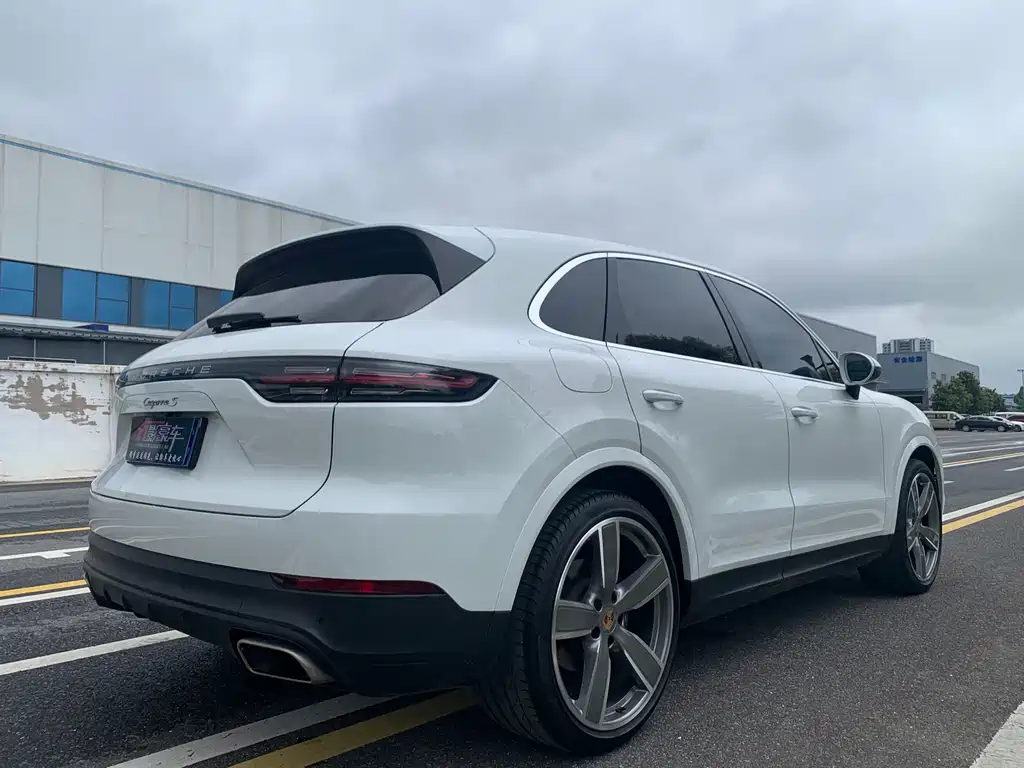 Porsche Cayenne 2020 — фото 9